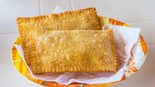 Essa é a receita de massa de pastel de feira mais simples que eu já vi e fica muito crocante na airfryer